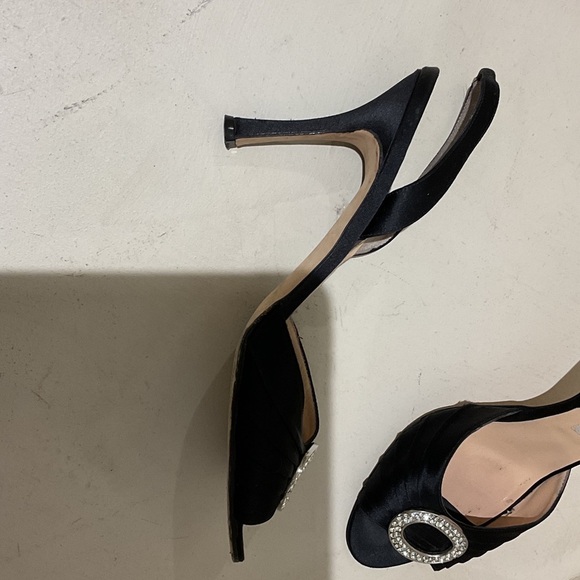 Manolo Blahnik Black Sedarby Slingback - Picture 4 of 4